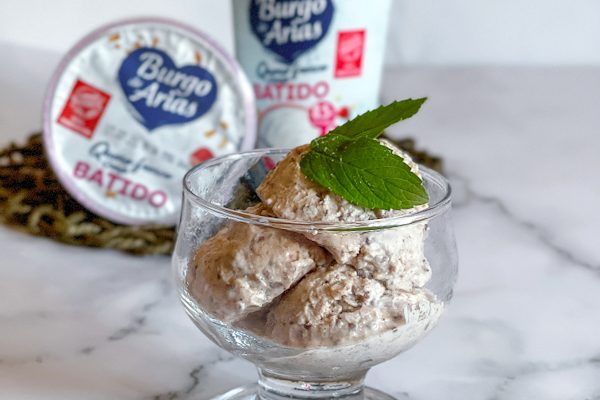 Helado de stracciatella con queso Batido Burgo de Arias Helado de stracciatella con queso Batido Burgo de Arias